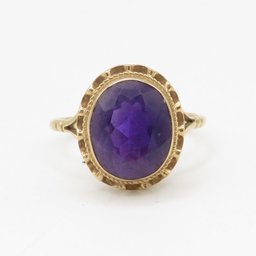 103 - 9ct gold and large amethyst set ring (3.2g) Size Q