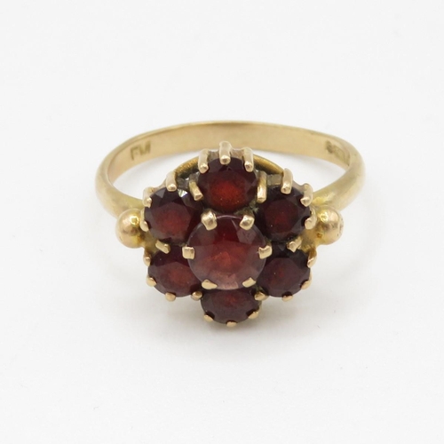 118 - 9ct gold garnet halo ring (2.9g) Size M