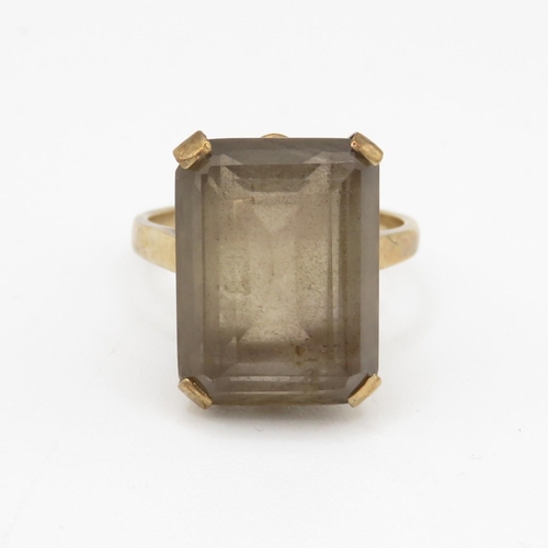 131 - 9ct gold smokey quartz cocktail ring (4.7g) Size L