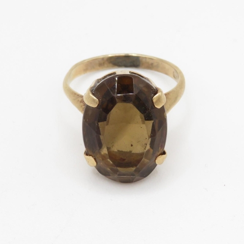 137 - 9ct gold smokey quartz cocktail ring (5.6g) Size P