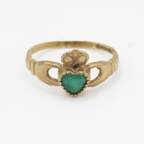 146 - 9ct gold chrysoprase claddagh ring (1.7g) AS SEEN - MISSHAPEN Size O