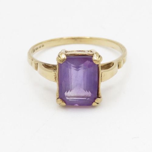 149 - 9ct gold amethyst single stone ring (2.2g) Size M