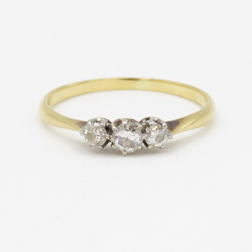 15 - 18ct gold diamond trilogy ring (1.6g) Size O