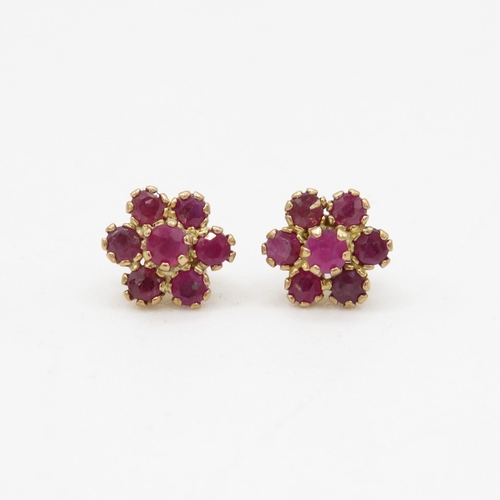 184 - 9ct gold ruby flower cluster stud earrings (0.7g)