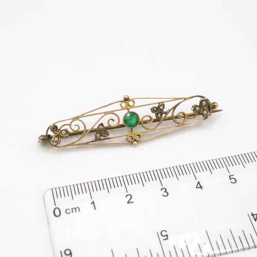 189 - 9ct gold green paste and seed pearl twist bar brooch (3.7g)