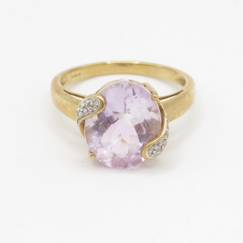 200 - 9ct gold amethyst single stone ring with diamond highlight (3.2g) Size N