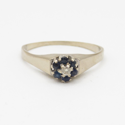 3 - 18ct gold diamond and sapphire flower cluster ring (2g) Size M 1/2