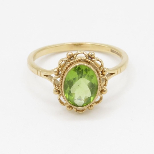 56 - 9ct gold and peridot ring (2.9g) Size P