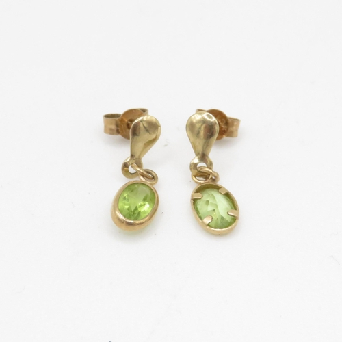 58 - 9ct gold and peridot drop stud earrings (0.6g)