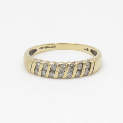 78 - 9ct gold diamond half eternity ring (1.9g) Size O