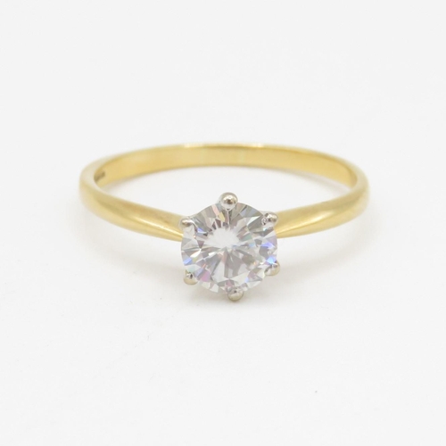 8 - 18ct gold and synthetic moissanite ring (3g) Size S 1/2