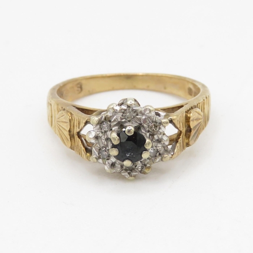 95 - 9ct gold sapphire and diamond cluster ring (3.6g) Size M