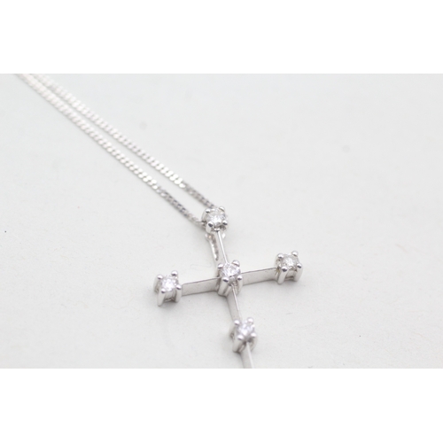 101 - 9ct gold diamond cross on chain (1.7g)