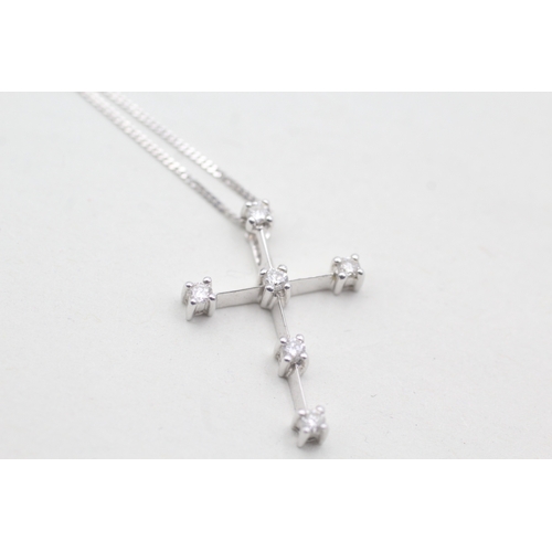 101 - 9ct gold diamond cross on chain (1.7g)