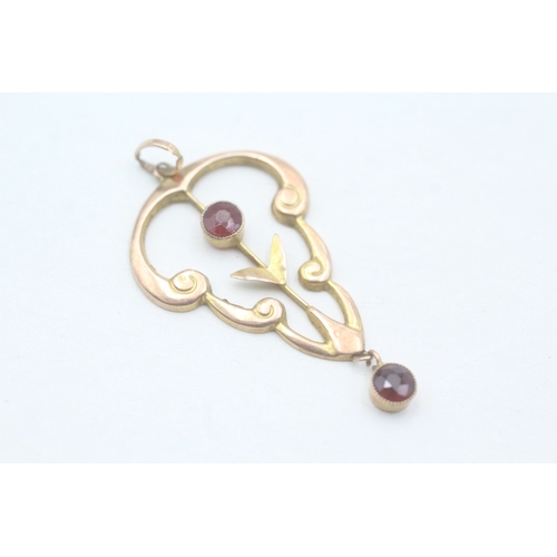 108 - 9ct gold with paste top stone and garnet lower stone pendant (1g)