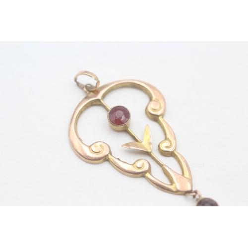 108 - 9ct gold with paste top stone and garnet lower stone pendant (1g)