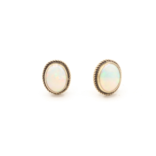 110 - 9ct gold opal stud earrings (1.3g)