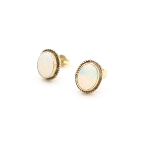 110 - 9ct gold opal stud earrings (1.3g)