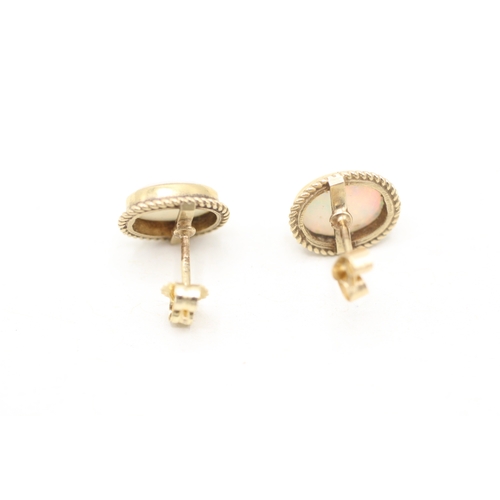 110 - 9ct gold opal stud earrings (1.3g)