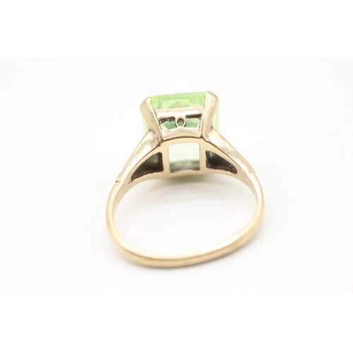 113 - 9ct gold antique green gemstone dress ring (3.9g) AS SEEN - MISSHAPEN Size L