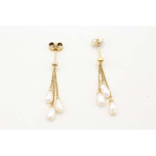 115 - 9ct gold rice pearl drop earrings (1.4g)