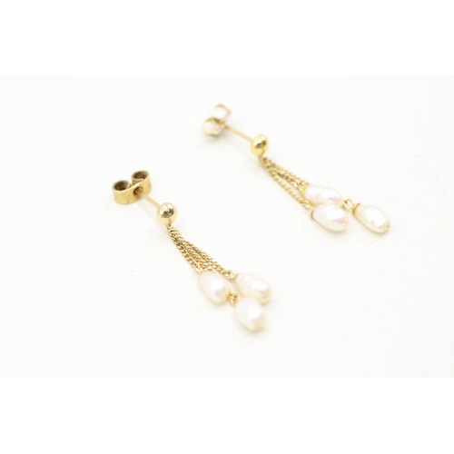 115 - 9ct gold rice pearl drop earrings (1.4g)