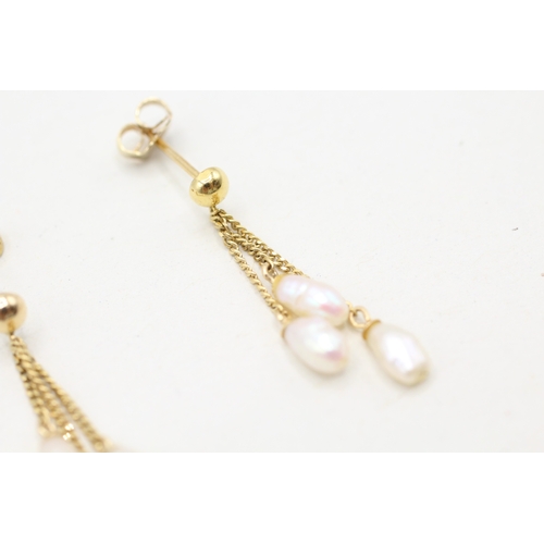 115 - 9ct gold rice pearl drop earrings (1.4g)