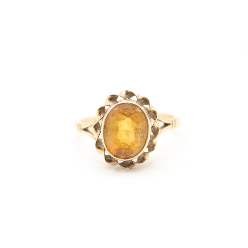 117 - 9ct gold citrine single stone ring (2.7g) Size Q