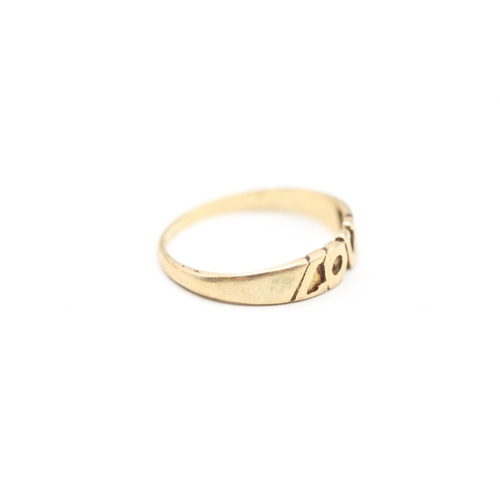 120 - 9ct gold love ring (1.2g) Size M