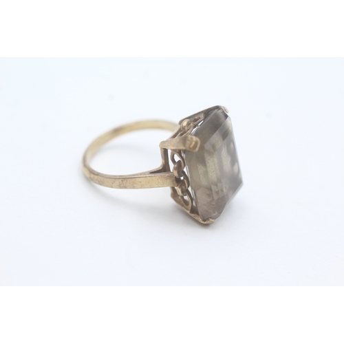 131 - 9ct gold smokey quartz cocktail ring (4.7g) Size L