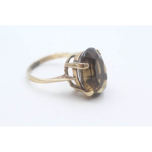 137 - 9ct gold smokey quartz cocktail ring (5.6g) Size P