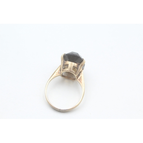 137 - 9ct gold smokey quartz cocktail ring (5.6g) Size P