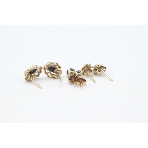 143 - 3 x 9ct gold and sapphire stud earrings (1.9g)