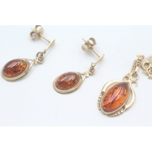 150 - 2 x 9ct gold amber earrings and necklace set (3.9g)