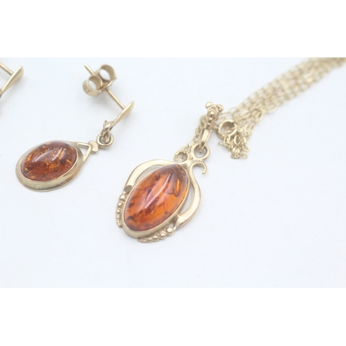 150 - 2 x 9ct gold amber earrings and necklace set (3.9g)