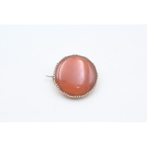 151 - 9ct gold antique carnelian brooch (3.1g)