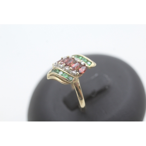 166 - 9ct gold vari-hue garnet & diamond dress ring (3g) Size P