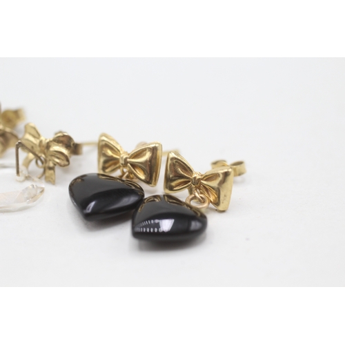 176 - 2 x 9ct gold black onyx and paste stud earrings (2.6g)