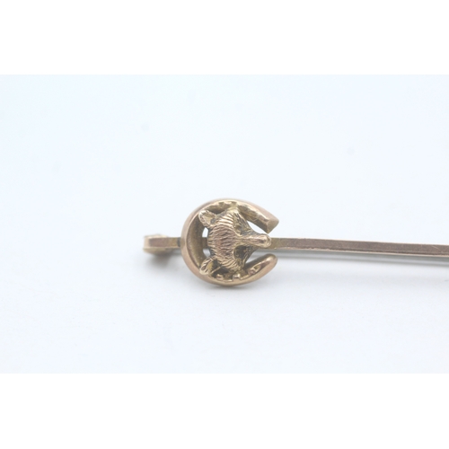 18 - 9ct gold horse shoe and fox head brooch (1.7g)