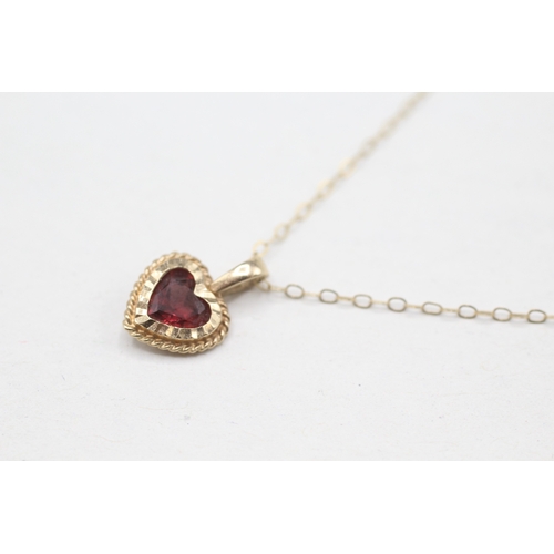 181 - 9ct gold garnet heart pendant on chain (1.1g)