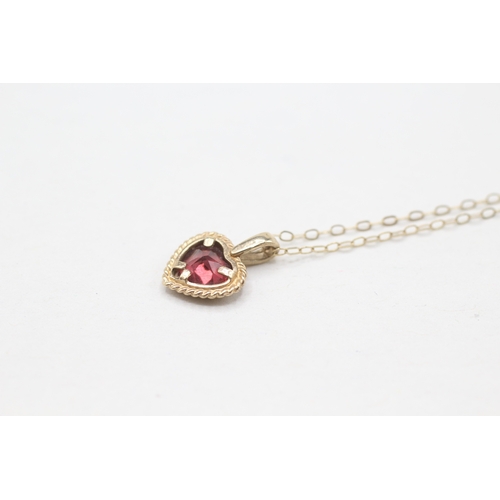 181 - 9ct gold garnet heart pendant on chain (1.1g)