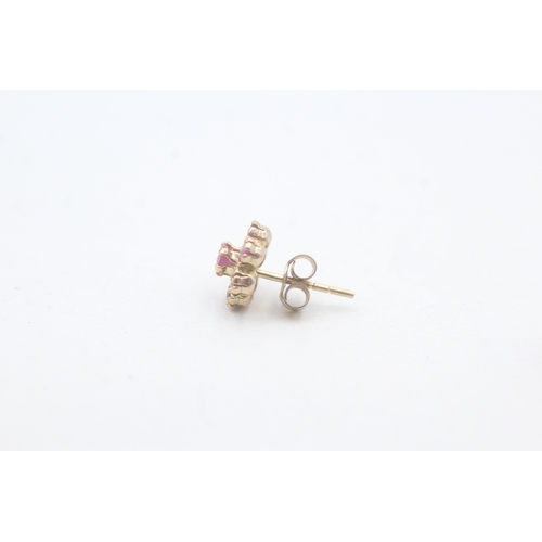 184 - 9ct gold ruby flower cluster stud earrings (0.7g)