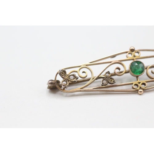 189 - 9ct gold green paste and seed pearl twist bar brooch (3.7g)