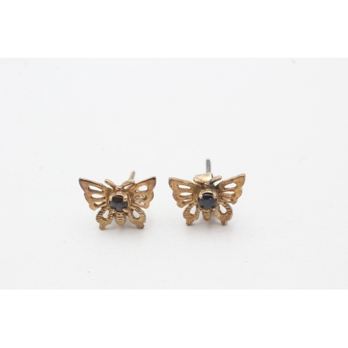 192 - 9ct gold sapphire butterfly stud earrings (1.2g)