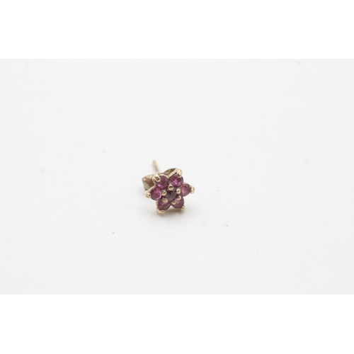 201 - 9ct gold ruby floral cluster stud earrings (0.6g)