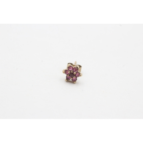 201 - 9ct gold ruby floral cluster stud earrings (0.6g)