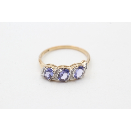 204 - 9ct gold tanzanite three stone ring with diamond accents (1.7g) Size N