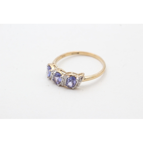 204 - 9ct gold tanzanite three stone ring with diamond accents (1.7g) Size N