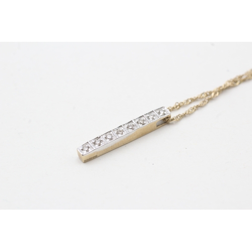 206 - 9ct gold diamond bar pendant necklace (1.6g)