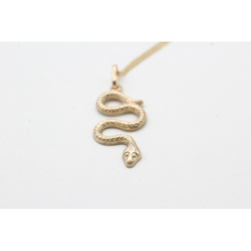 210 - 9ct gold snake pendant necklace (1.1g)